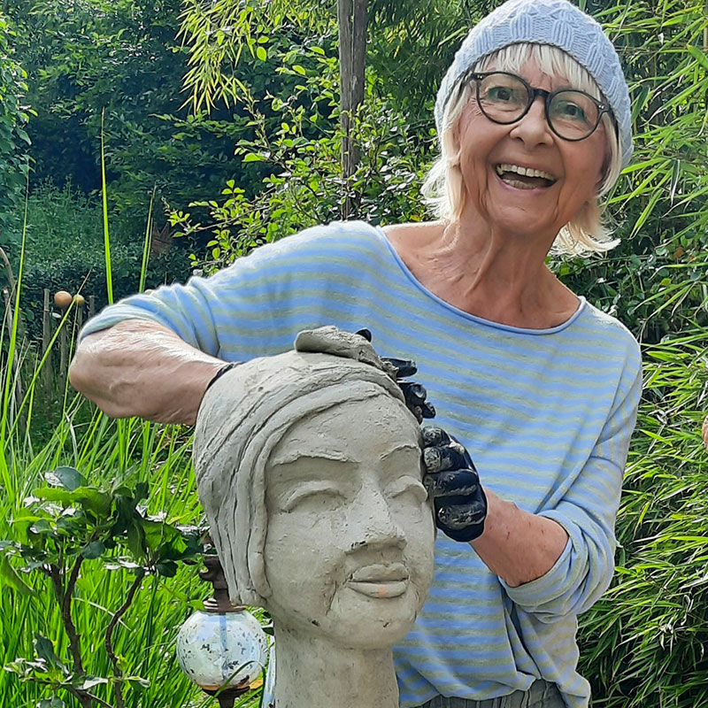 Karin Helm. Gartenköpfe & Stubenhocker